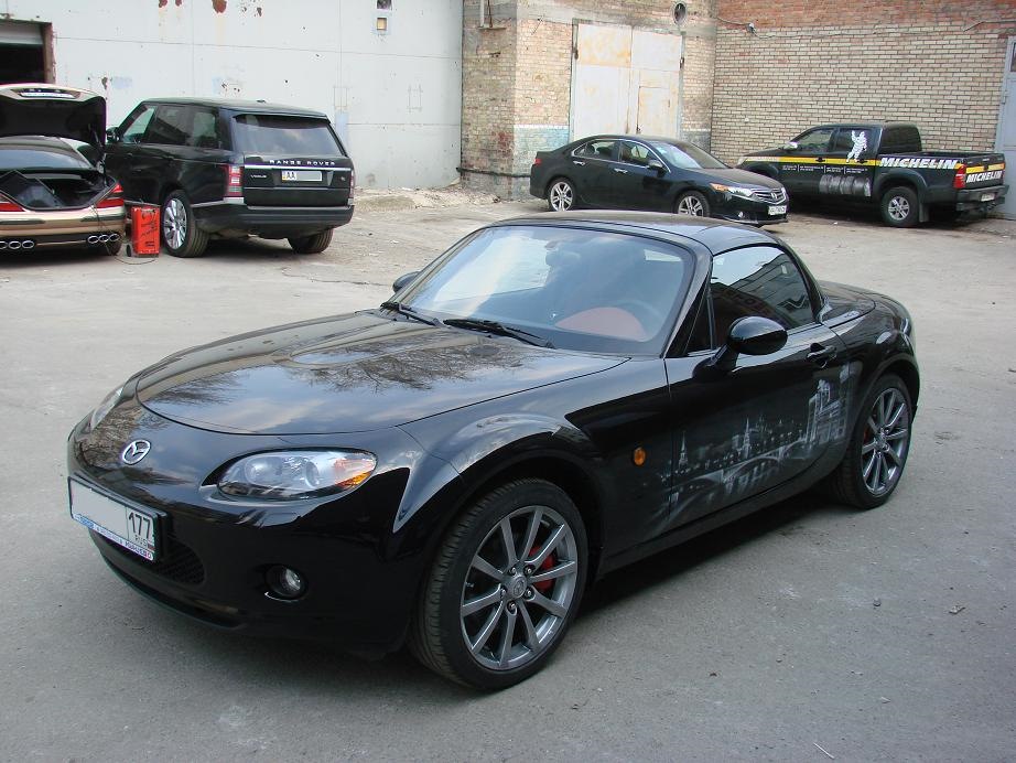 MAZDA MX5 маленька, але віддалена. 1