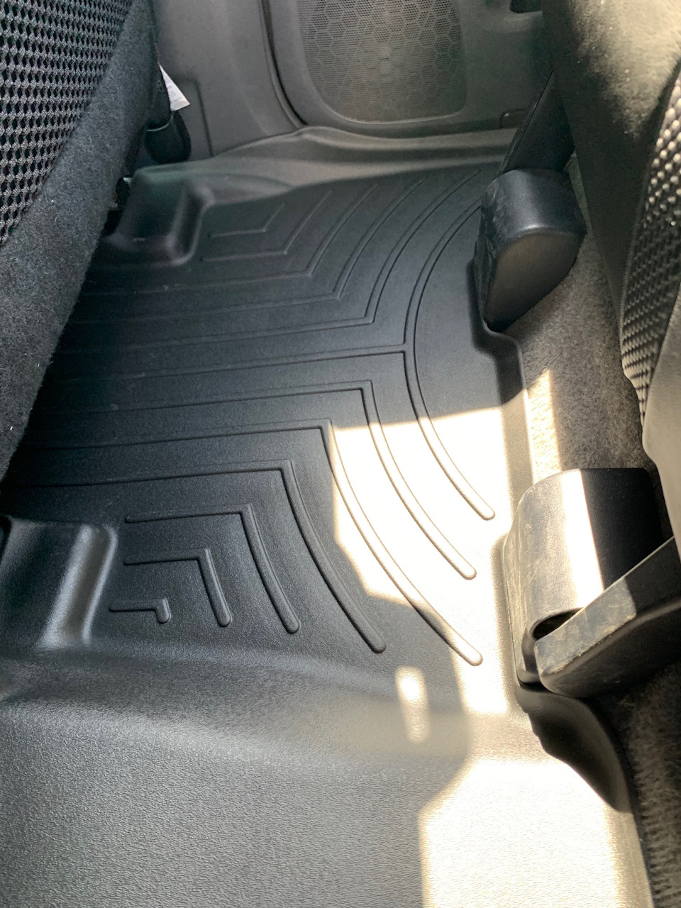 Килимки WeatherTech prado 150 на другий ряд 1