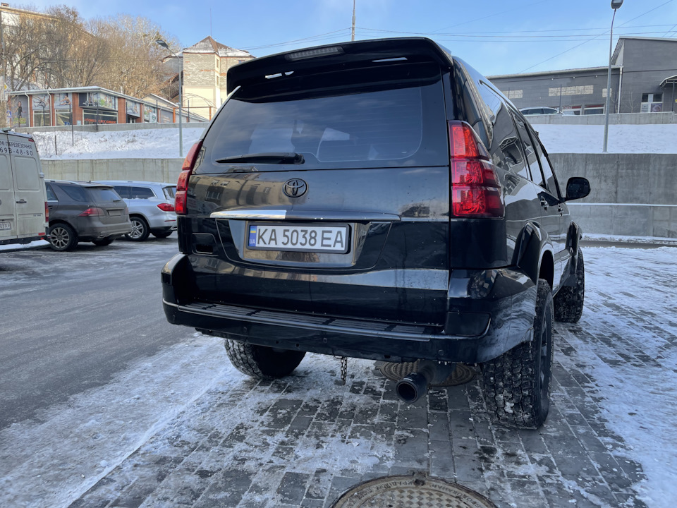 Задній бампер та насадка глушника 3
