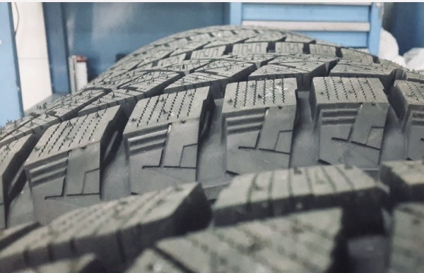 Bridgestone Blizzak DM-V2 285/60 R18 2