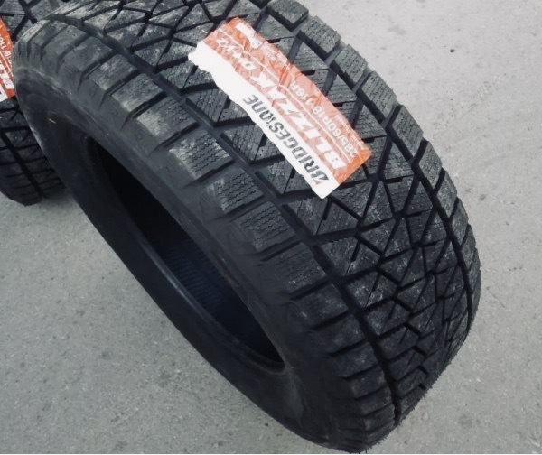 Bridgestone Blizzak DM-V2 285/60 R18 3