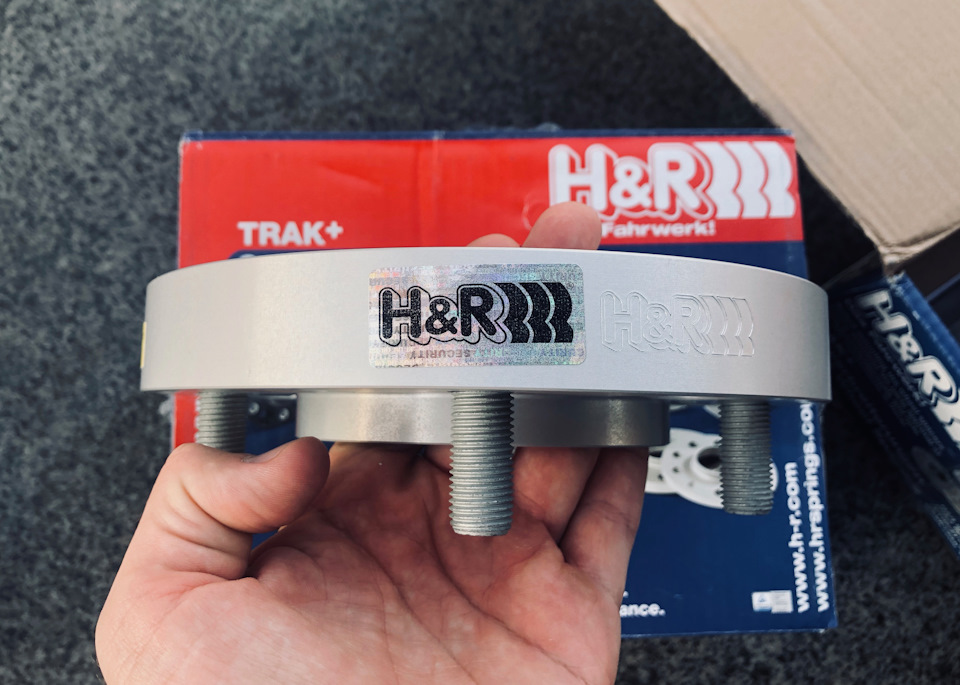 Колісні проставки H&R 28/30 мм 4