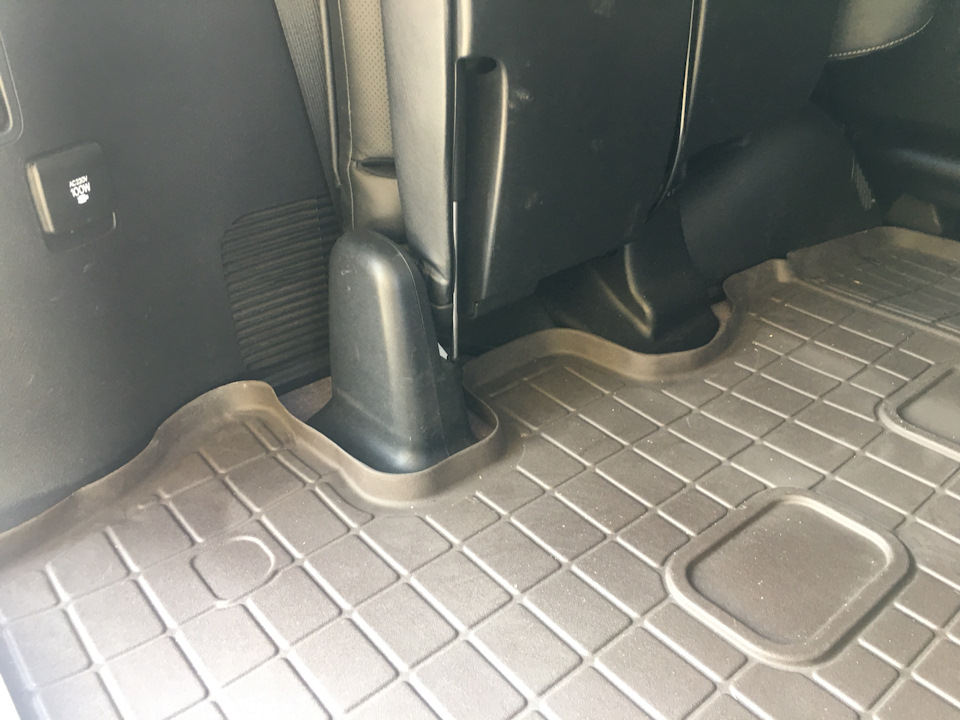 WeatherTech в багажник 3