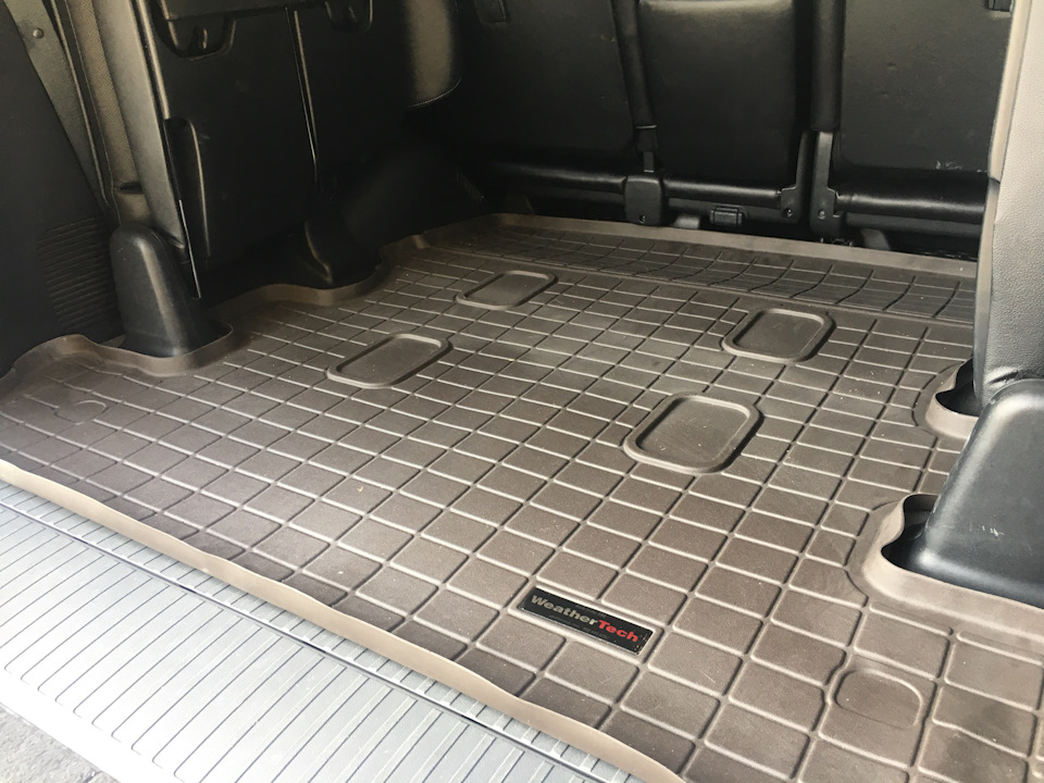 WeatherTech в багажник 1