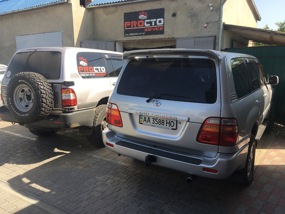 Land Cruiser 100 vs Land Cruiser 105 2 3