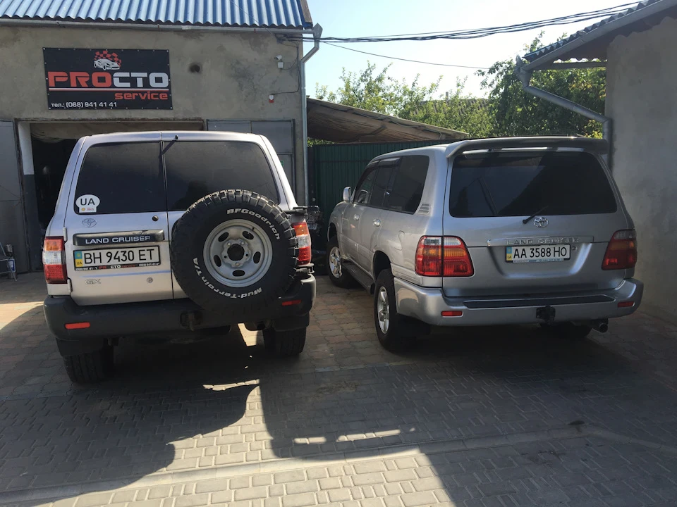 Land Cruiser 100 vs Land Cruiser 105 2