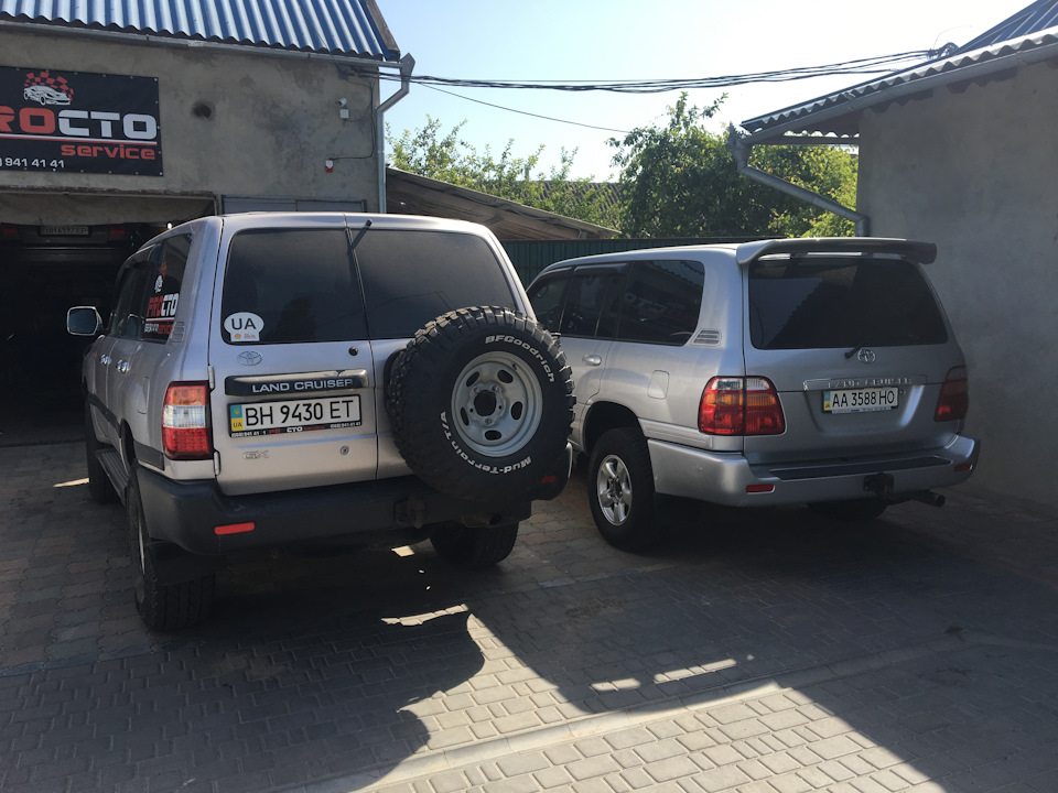 Land Cruiser 100 vs Land Cruiser 105 2 2