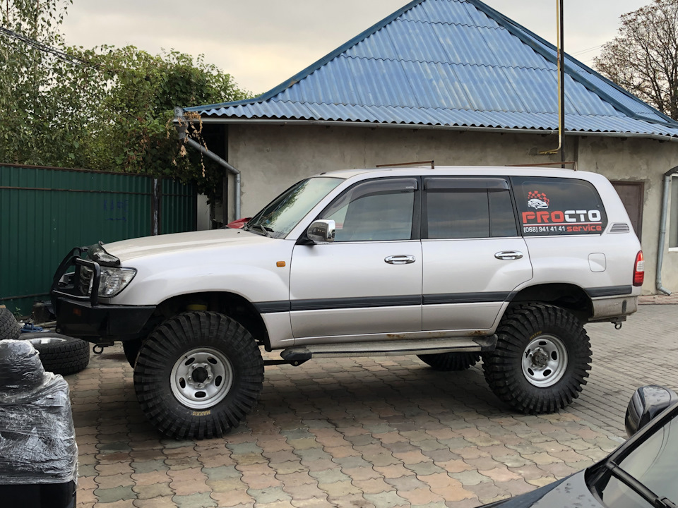 Maxxis Trepador M8060 Bias 37/12,5 vs Land Cruiser 105 4