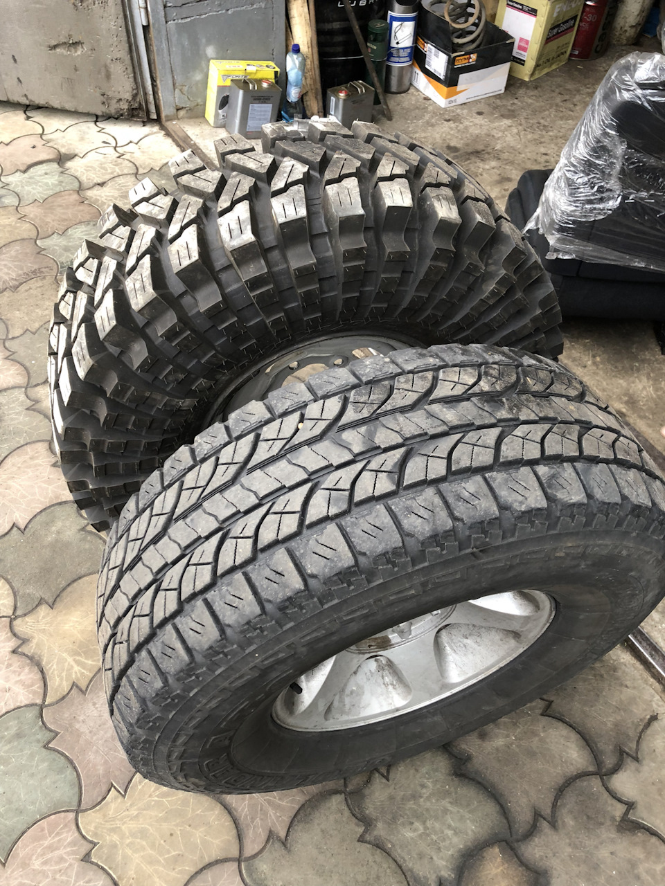 Maxxis Trepador M8060 Bias 37/12,5 vs Land Cruiser 105 5
