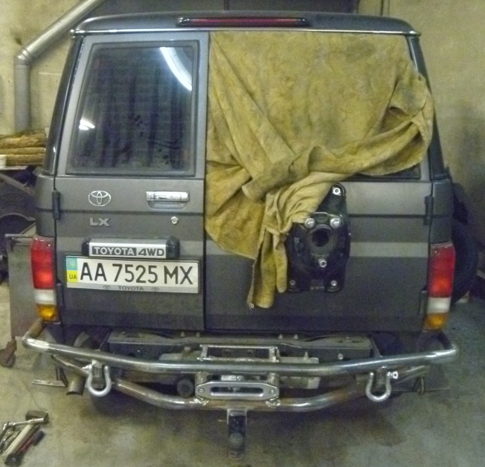 Бампер задній 4
