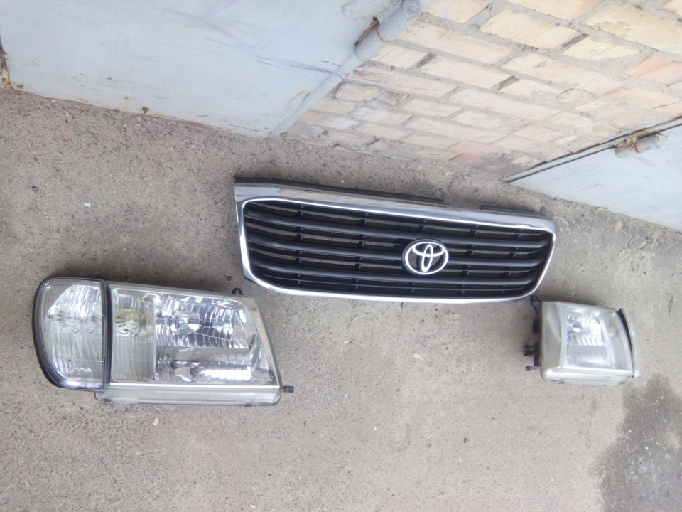 Комплект перед і зад оптики, грати Toyota Land Cruiser 100 2