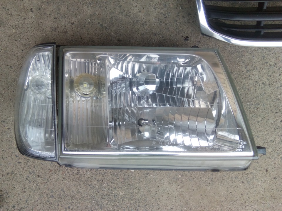 Комплект перед і зад оптики, грати Toyota Land Cruiser 100 3