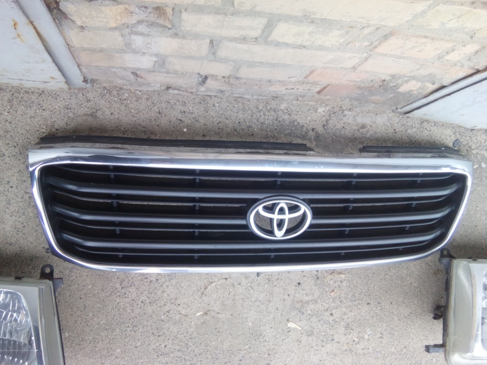 Комплект перед і зад оптики, грати Toyota Land Cruiser 100 4