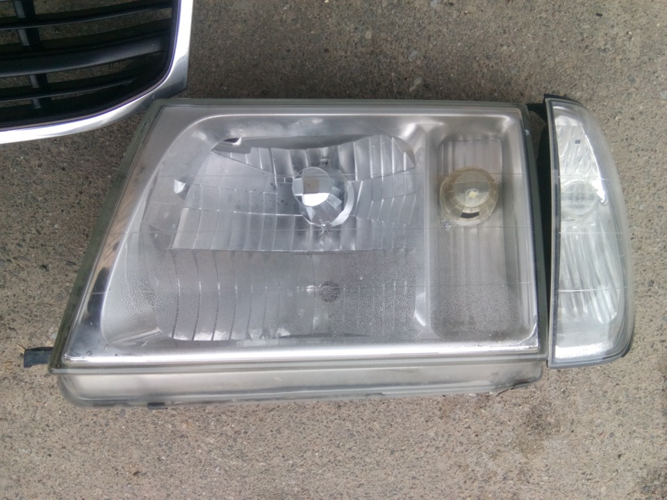 Комплект перед і зад оптики, грати Toyota Land Cruiser 100 5