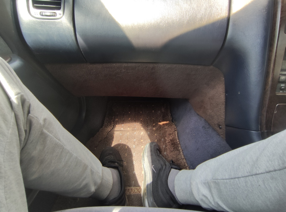 Хтось фарбував ворс в авто? 1