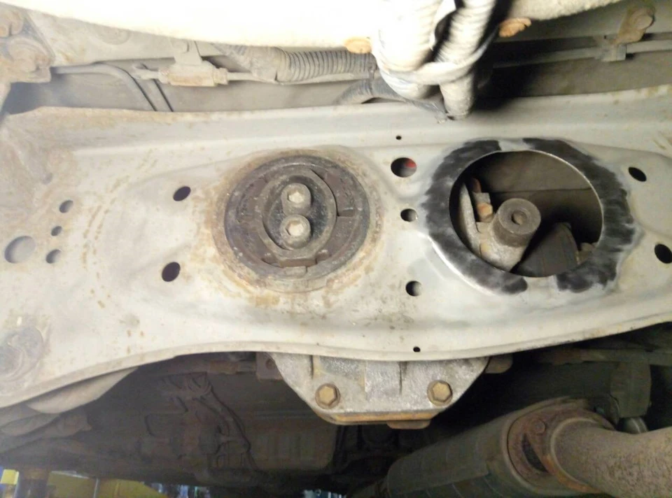 21. Друга подушка редуктора Toyota 4165122070