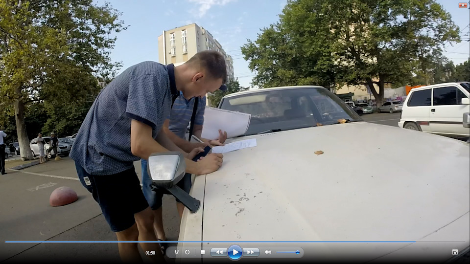 Після покупки - потрібно відразу відсвяткувати (в гаражі розбираючи машину) 3