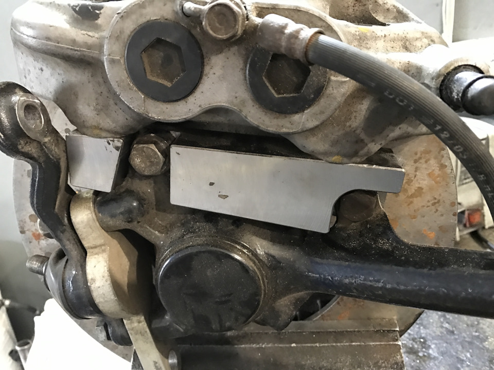 Перехідники на перед під супорт UCF 30 + диск Turbo Supra 1