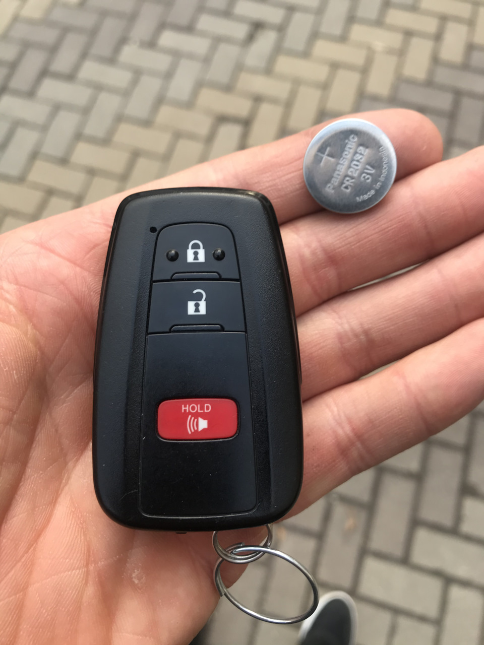 Заміна батарейки ключа Toyota Prius 50 2
