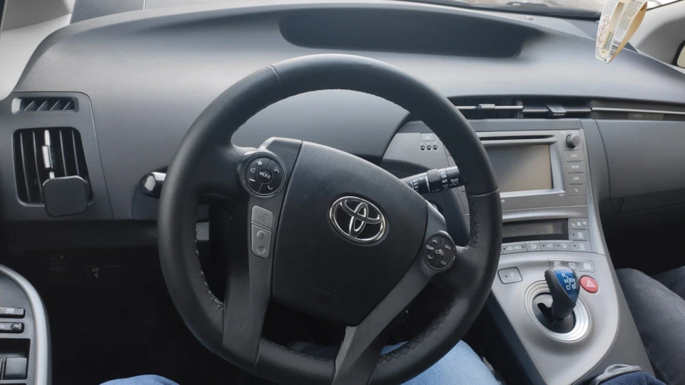 1. Шкіряне кермо Prius