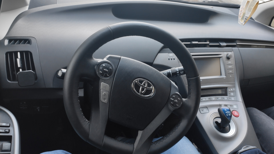 1. Шкіряне кермо Prius 1
