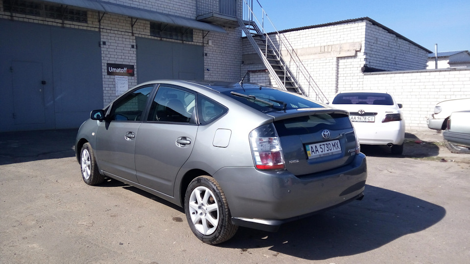 Додав фарб у життя… Prius'у 4