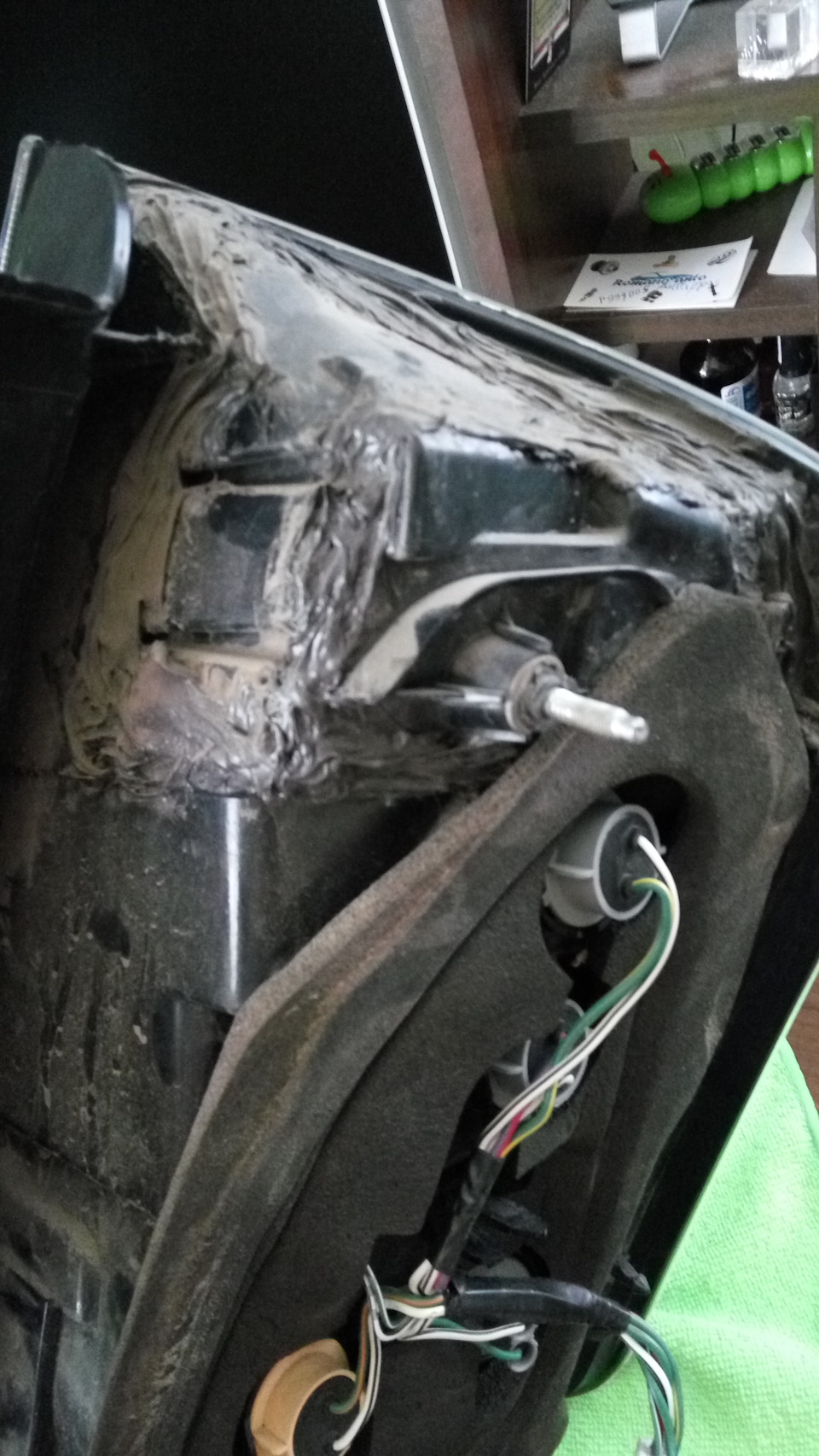 Лівий стоп горить значно слабше правого - Fixed 4