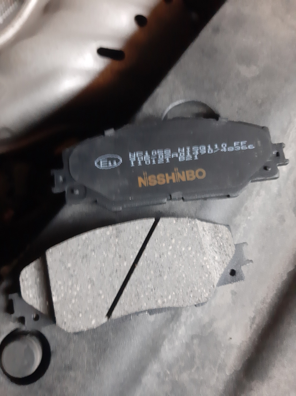 Заміна передніх колодок NP1058 Nisshinbo 3