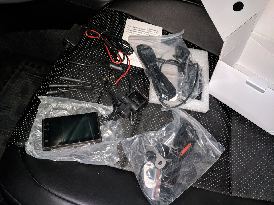 RAV4 ​​Встановлення прихованого реєстратора (DVR) 2