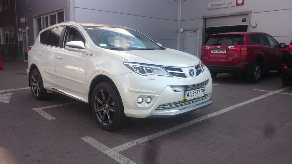 Нові фари для RAV 4 2