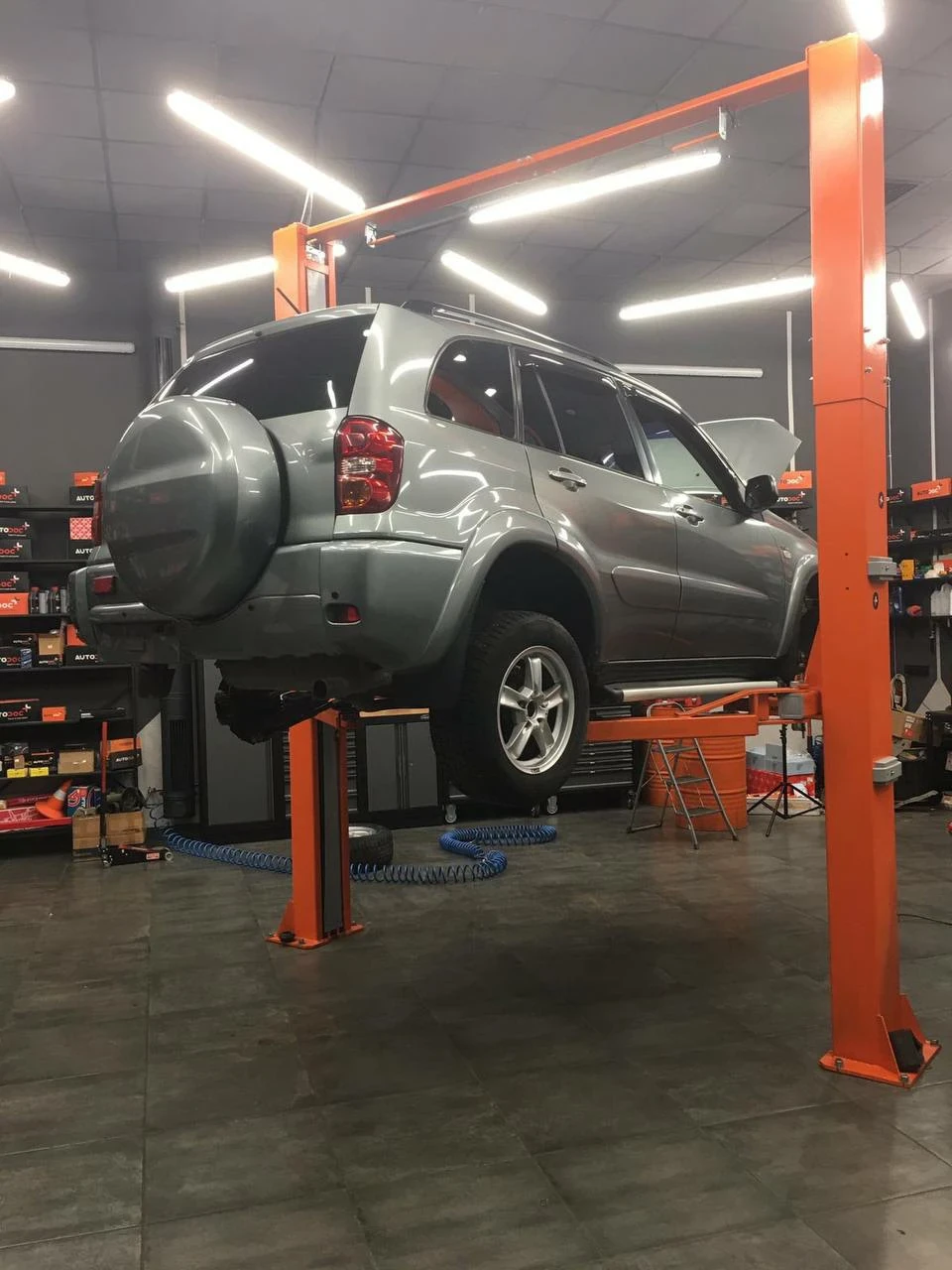 Велике ТО від компанії AUTODOC, багато робіт з ходової