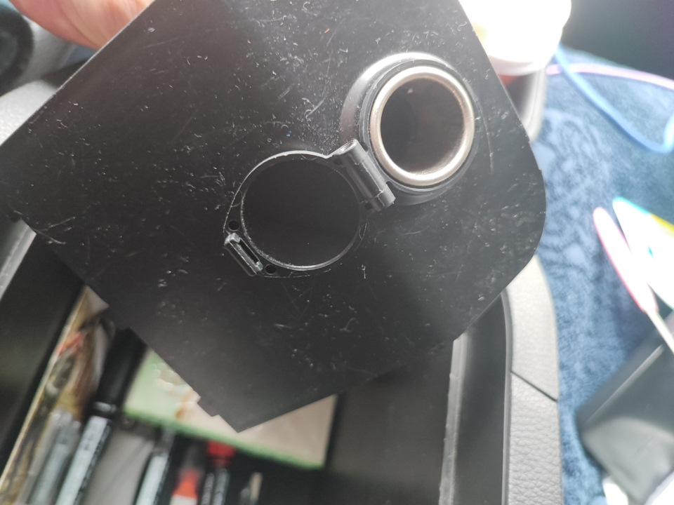 USB у підлокітник, хто ставив? 1