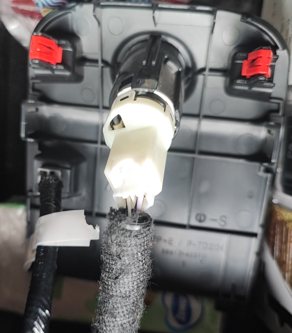 USB у підлокітник, хто ставив? 2