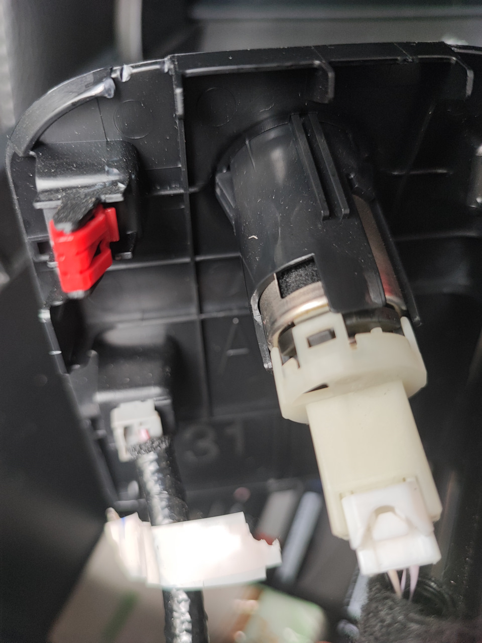 USB у підлокітник, хто ставив? 3