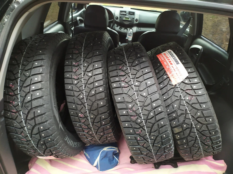 Bridgestone blizzak spike 02 225/65r17