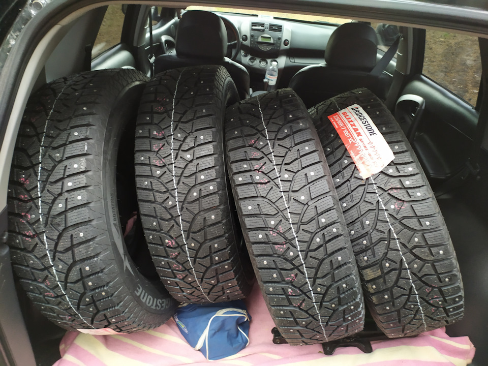 Bridgestone blizzak spike 02 225/65r17 1