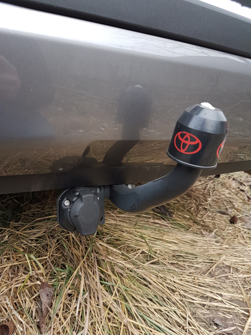 Оригінальний фаркоп Toyota 1