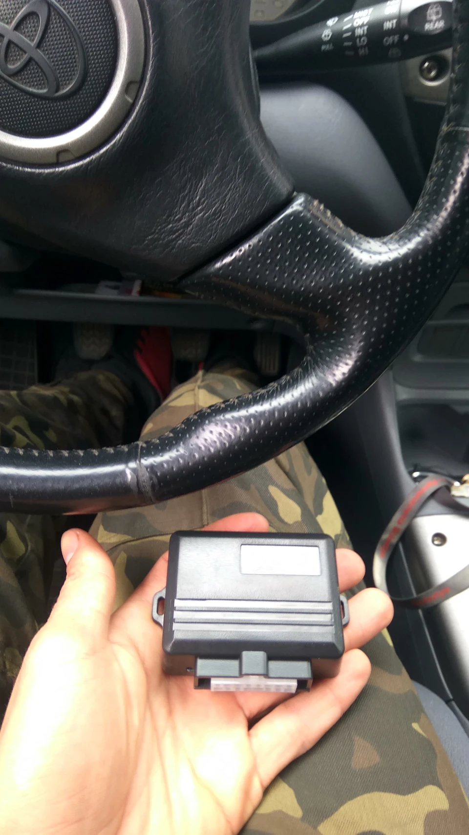Встановлення автодоводчиків скла