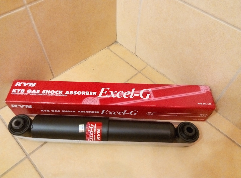 Заміна задніх амортів - KYB Excel-G 5