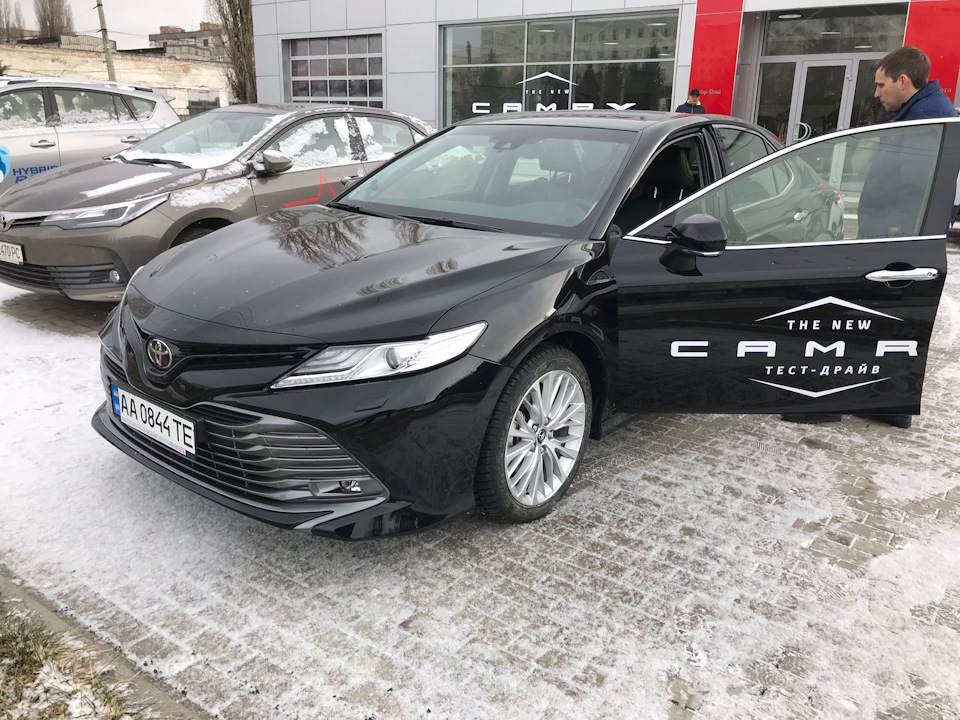 Нова Toyota Camry 1