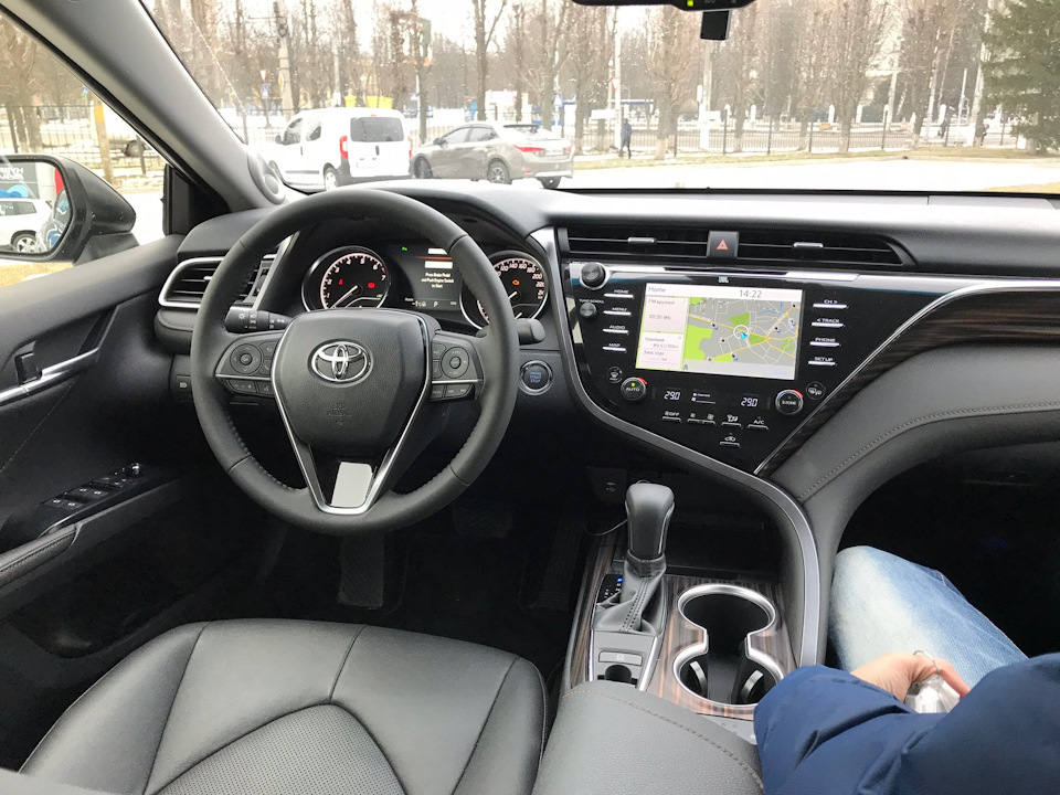 Нова Toyota Camry 4