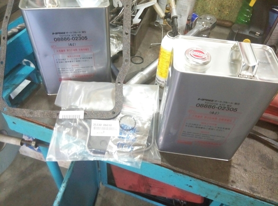 Олія в коробці та свічки 1