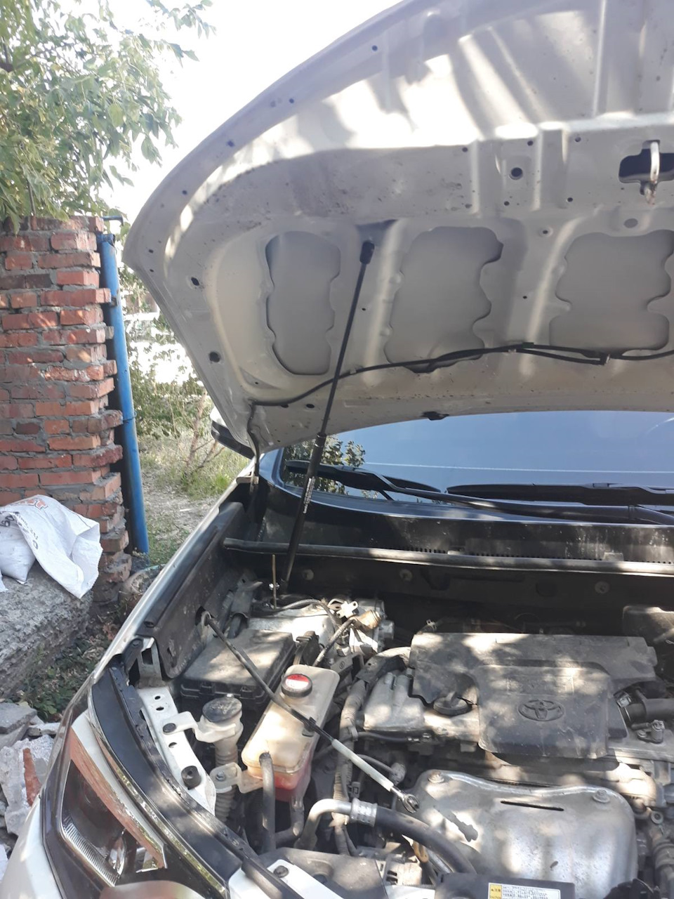 позбавився кочерги капота 1