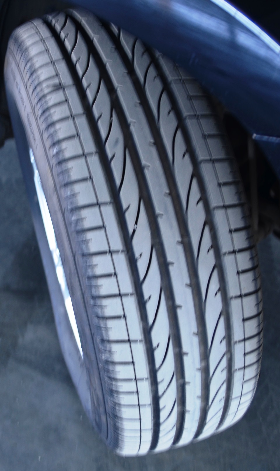 Bridgestone Dueler H/P Sport (235/65R17 108V) 2