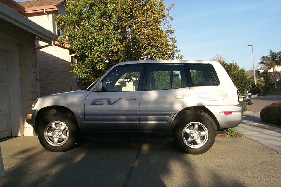 Вікіпедія Toyota RAV4 EV 2