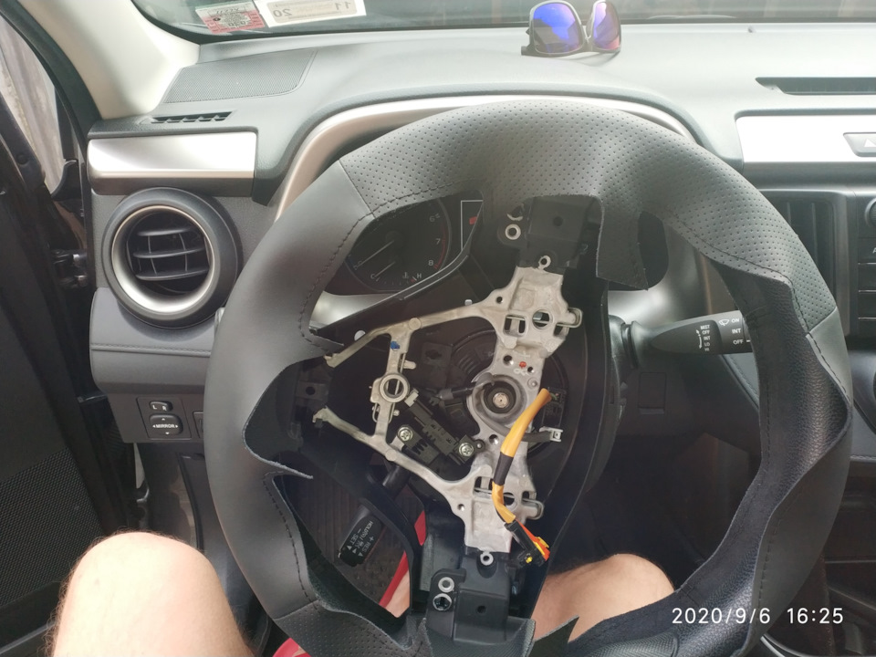 Шкіряне кермо для Toyota RAV4 LE 1
