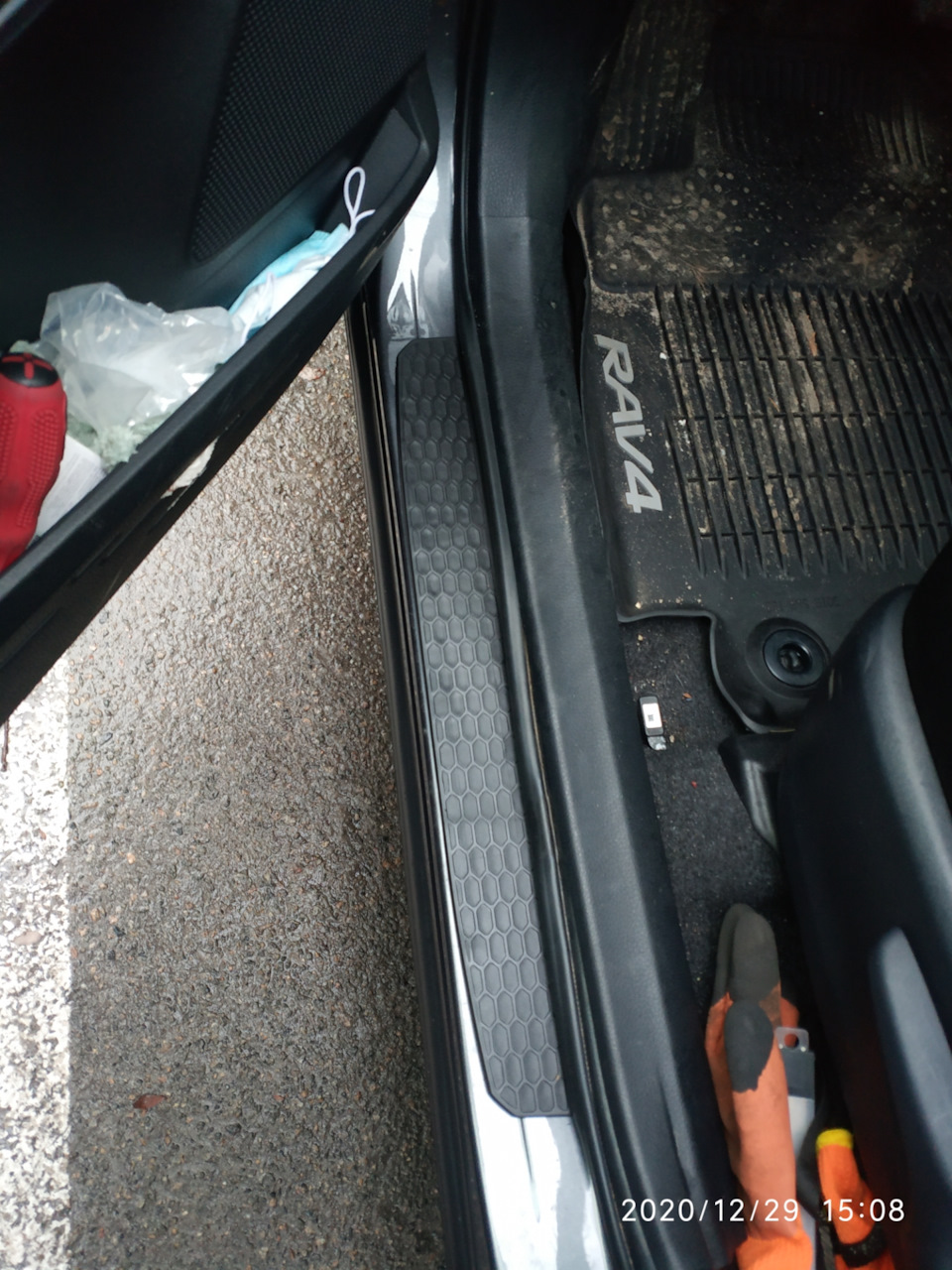 Накладки на пороги Toyota RAV4 1