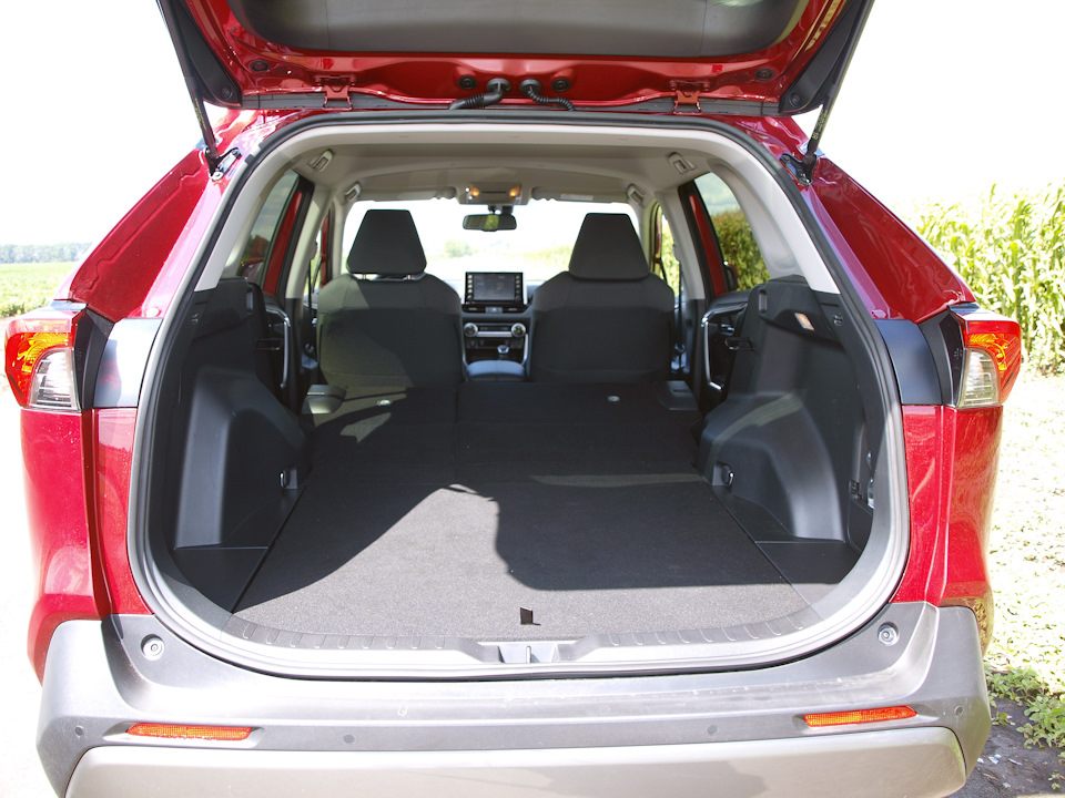 Інтер'єр Toyota RAV4. 3