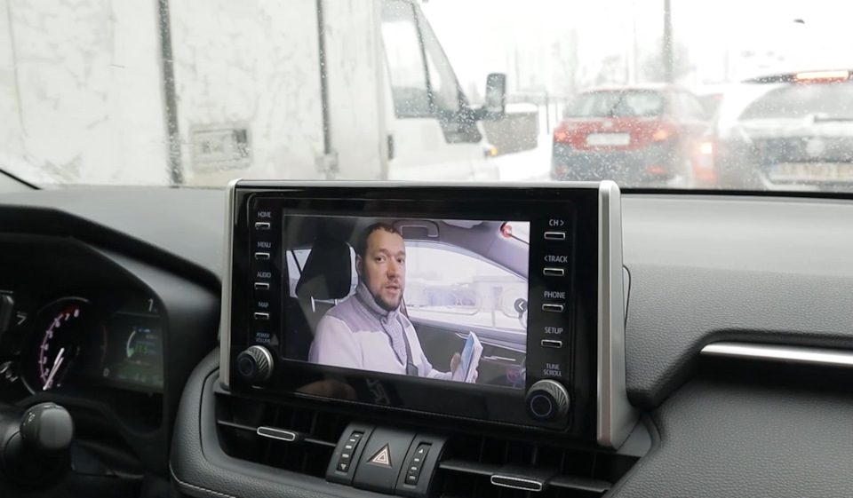 Спробуємо Miracast на штатному ГУ RAV4? 1