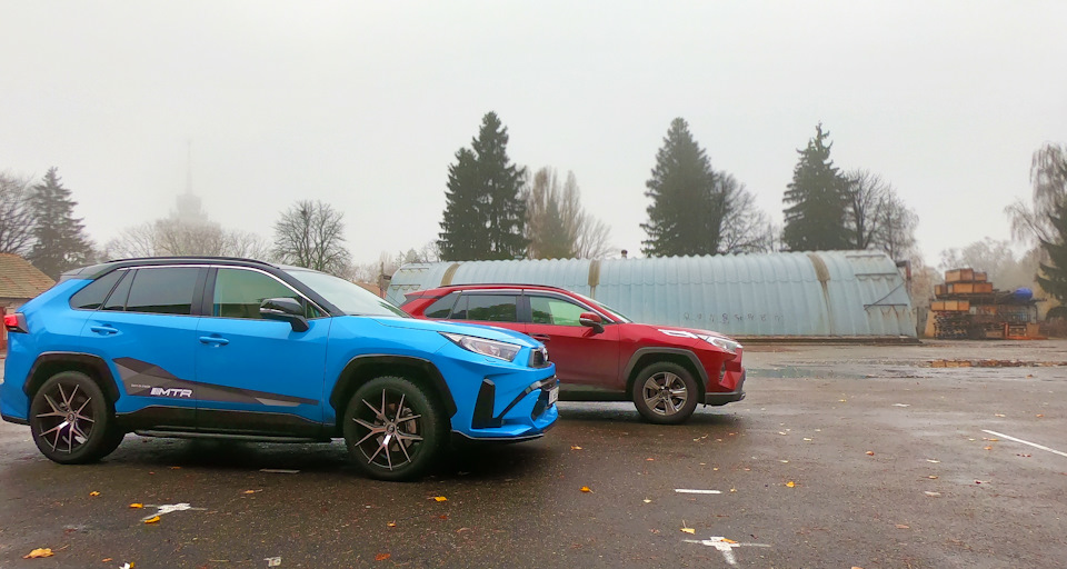 Зустріч двох RAV4 2